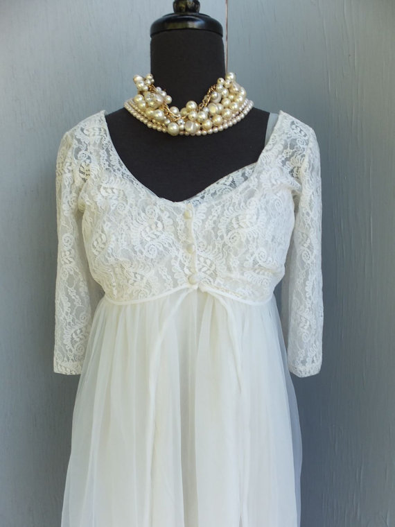 Hochzeit - Vintage Lisette Peignor Set /  White Lace Bridal/Wedding Lingerie / Size Small, 32 Bust