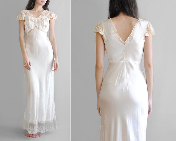 زفاف - 30's Silk Gown // 1930's Bias Cut Nightgown // Silk Charmeuse and Lace // Ivory Maxi // Bridal Lingerie // Peignoir // Silk Slip Dress