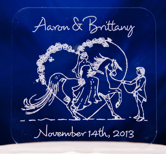 Mariage - Wedding Cake Topper Custom Engraved Heart Topper with your names and date Bride and Groom with horse topper