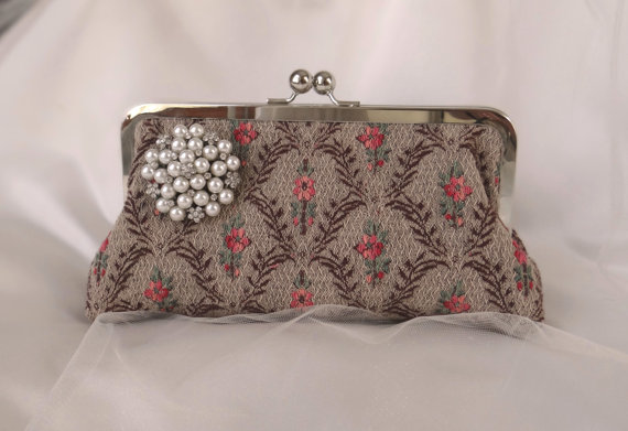 Wedding - THE VINTAGE  TAPESTRY clutch with Brooch Bridesmaid Gift 1940s  beige vintage fabric and pink silk bridal wedding