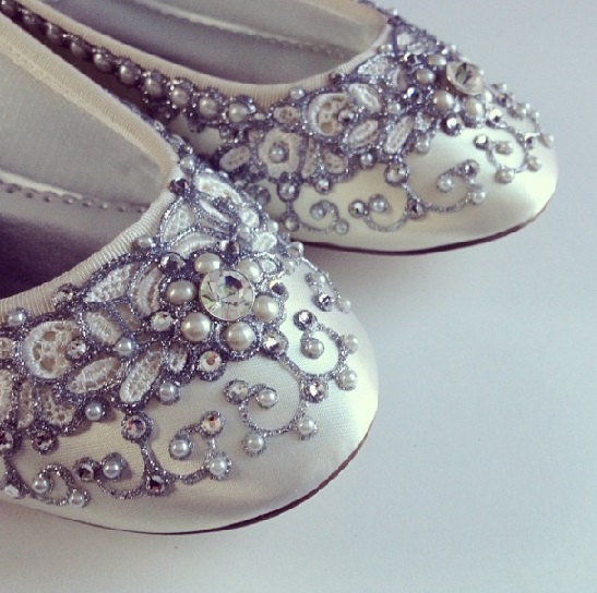 زفاف - Cinderella's Slipper Bridal Ballet Flats Wedding Shoes - Any Size - Pick your own shoe color and crystal color