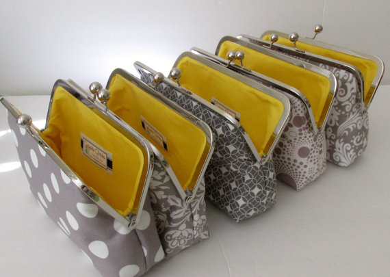 Свадьба - Gray and White Clutch Set of Five (5),  Bridesmaid Clutch, Spring Wedding Accessory, Custom Clutch Set, Wedding Party Purse