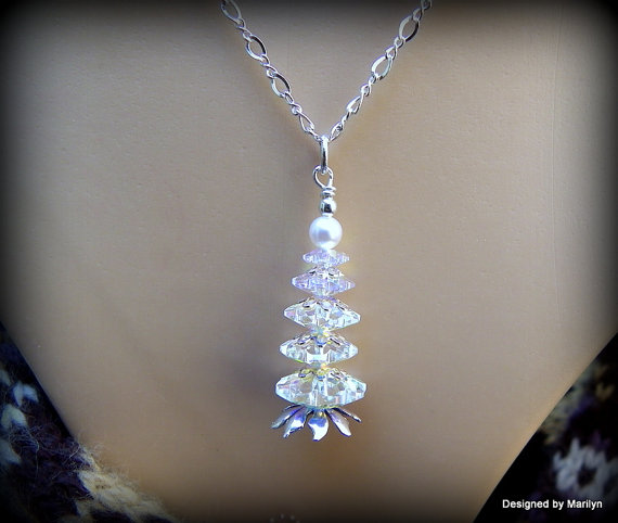 Mariage - Sterling silver and Swarovski Crystal christmas tree, Christmas holiday necklace, Christmas gift