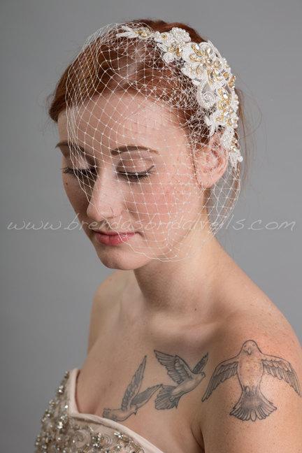 زفاف - Wedge Birdcage Veil with Ivory Lace Bridal Hair Piece, Pearl and Lace Wedding Hair Comb, Birdcage Veil with the Jillian Lace Fascinator
