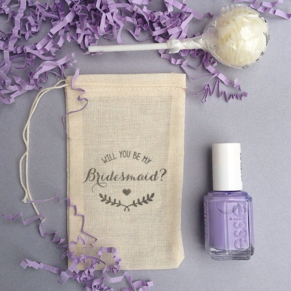 Свадьба - Bridesmaid Proposal - Stamped "Will You be my Bridesmaid" Muslin Bags - set of 6
