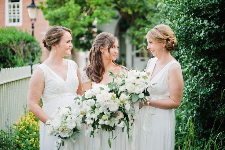 Hochzeit - All-Chic All-White Bridal Party Inspiration