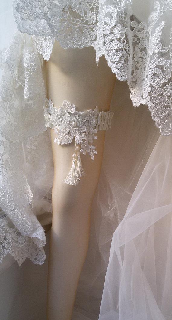 Hochzeit - Wedding leg garter, Wedding Leg Belt, Rustic Wedding Garter, Bridal Garter , Of white Lace, Lace Garters, ,Wedding Accessory,