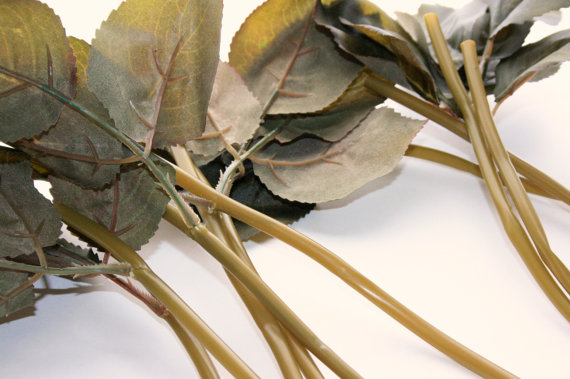 زفاف - 10 Stems With Stem Covers and Dark Green Foliage/Leaves - START-UP Bouquet - item 006