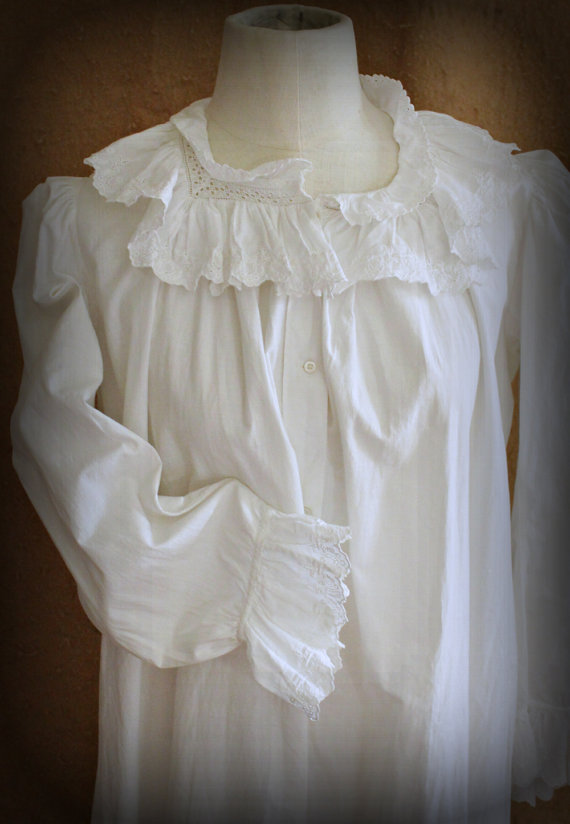 زفاف - Antique Edwardian White Cotton Nightgown, Womens Vintage Lingerie, full length, broderie anglaise  ruffle eyelet collar & cuffs