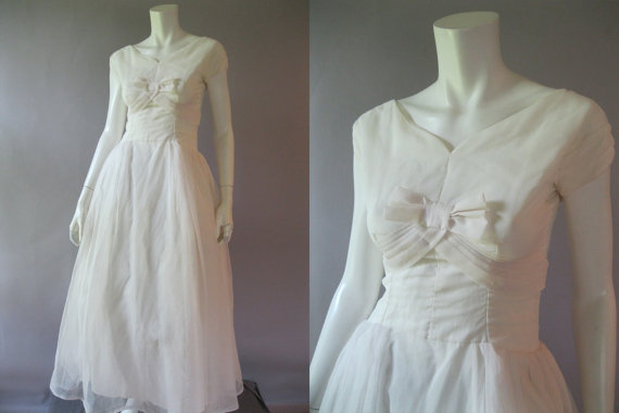 Hochzeit - 50s Tea Length Wedding Dress - 1950s Short Wedding Gown - Chiffon Full Skirt
