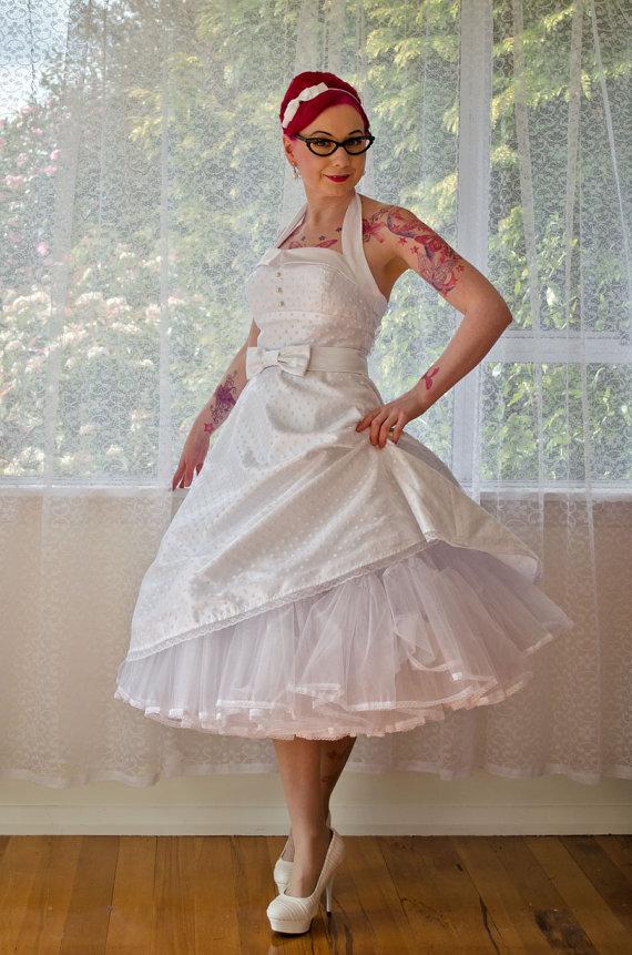 زفاف - 1950's Rockabilly 'Glenda' Polka Dot Wedding Dress with  Lapels, Bow Belt, Tea Length Skirt and Petticoat - Custom Made to Fit