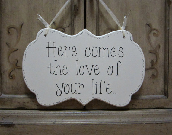 Hochzeit - Here comes the love of your life... Rustic Wedding Sign / Ring Bearer Sign / Flower Girl Sign