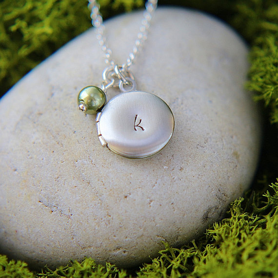 Mariage - Personalized Locket Necklace, Silver Locket Pendant, Personalized Initial Necklace, Monogram Locket,Personalized Jewelry, Bridesmaid Jewelry