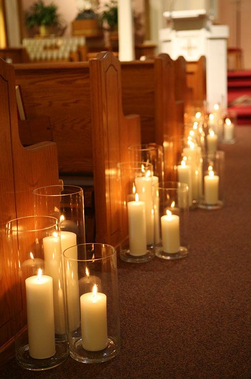 Hochzeit - The Warm Glow Of Candlelight Creates A Romantic Effect Without The Use Of Flowers.
