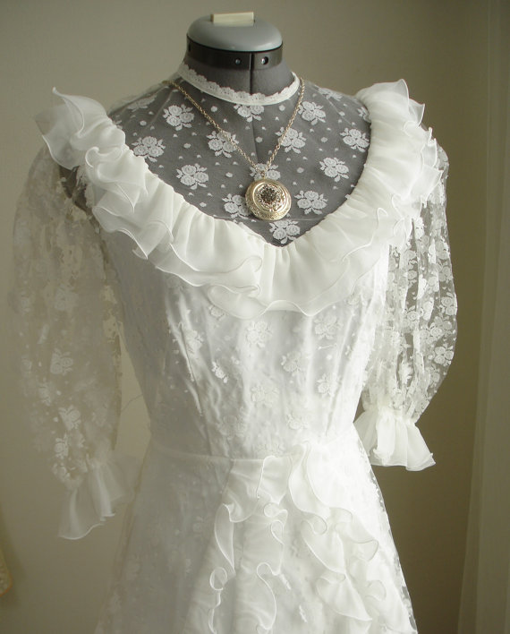 زفاف - Vintage White Wedding Dress in Floral Lace and Rows of Ruffles from Belgium