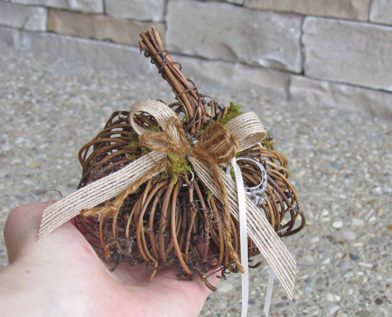 Mariage - Small Twig Pumpkin Ring Bearer Pillow for your Fall Wedding