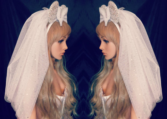 Hochzeit - Disney Inspired Bridal Veil Minnie Mouse Ears Minnie Mouse Veil Bachelorette Veil Bride To Be (2 layer veil)