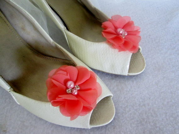 Свадьба - Coral Chiffon flower shoe clips or bobby pins.  Rhinestone and pearl  shoe clips weddings, special occasion. You pick the color