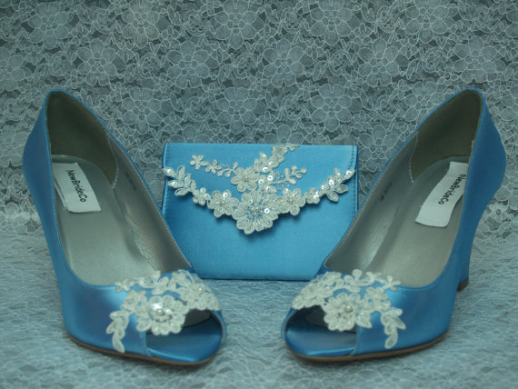 زفاف - BLUE Wedding Wedge Shoes 4 PIECE Set clutch garter hair pin Lace pearls crystals - Bridal Wedge shoes Blue ivory