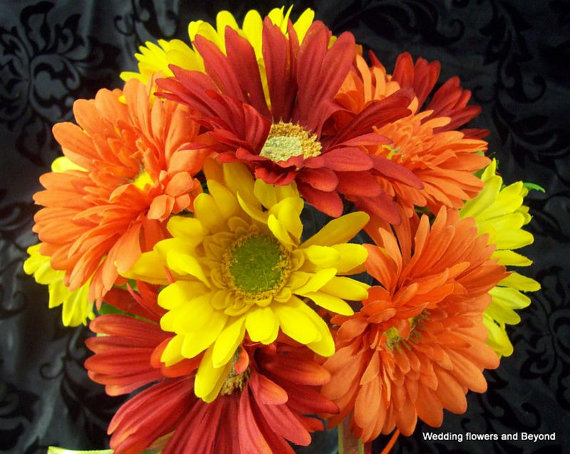 Mariage - CUSTOM made to order 2 PieCe ReD,ORaNGe,aND YeLLoW GeRBeRa DaiSY Bridesmaid and Groomsmen FLoWeR SeT  WeDDiNG BouQueT