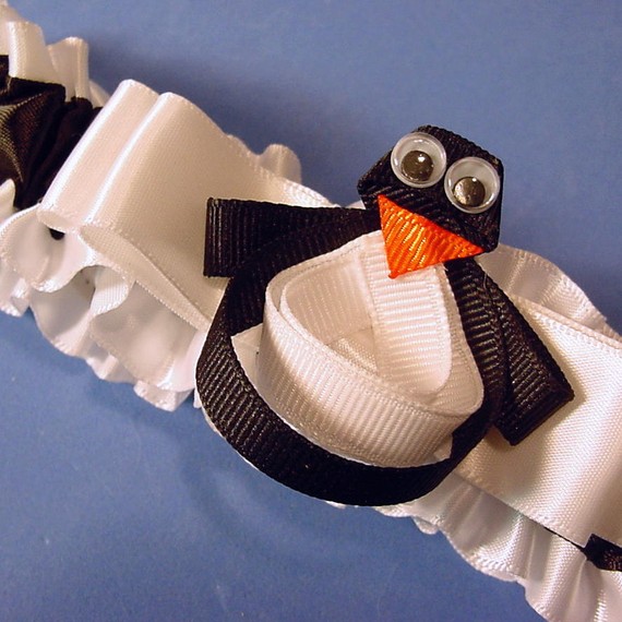 زفاف - wedding garter perky penguin design Wedding or Prom garter