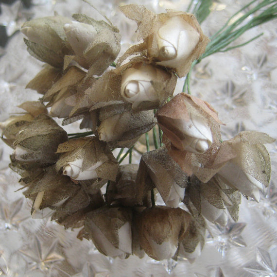 زفاف - 24 Handmade Paper And Fabric Millinery White Flower Rose Buds