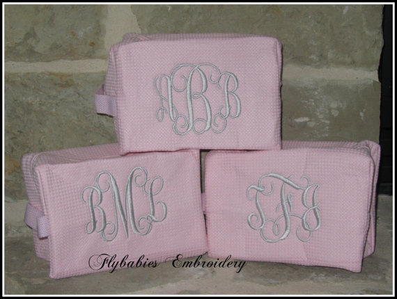 Hochzeit - Set of 5 Personalized Cosmetic Bags ~ Monogrammed Toiletry Bags ~ Bridesmaid Cosmetic Bags ~ Quick shipping