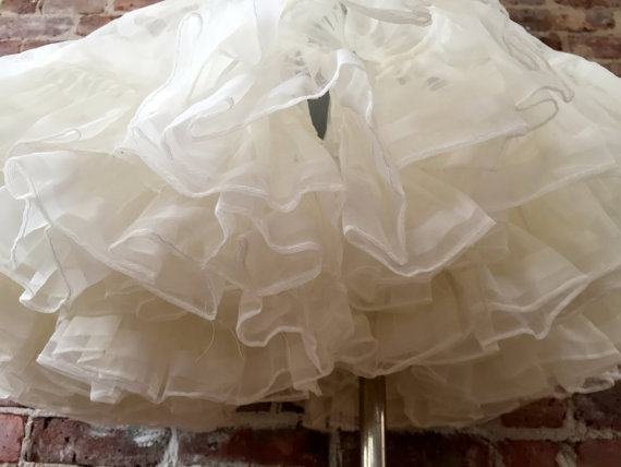 Hochzeit - Vintage Ivory White Petticoat - Crinoline - Size S / M  - MALCO MODES - Bridal Petticoat - 1950s - Steampunk -  Rockabilly - Lolita