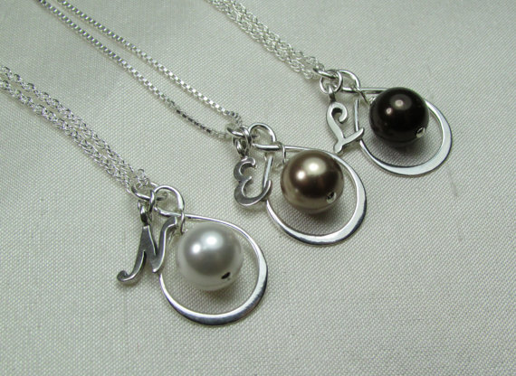 Mariage - Bridesmaid Jewelry Pearl Bridesmaid Necklace Gift Set of 5 Infinity Necklaces Personalized Wedding Jewelry