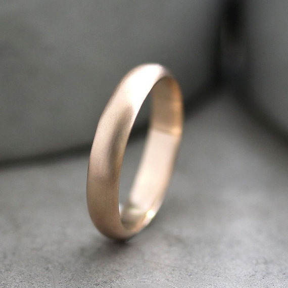 Mariage - Men's Gold Wedding Band, 4mm Half Round Recycled Metal 14k Gold Wedding Ring Wedding Jewelry -  Made in Your Size