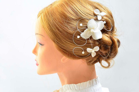 زفاف - Bridal headpiece Bridal hair comb Hair jewlery Floral headpiece in ivory Bridesmaid headpiece Hair clip Bridesmaid hair piece