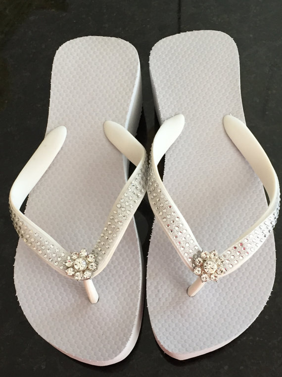 Hochzeit - BRIDAL Flip Flops.Wedding Flip Flops/Wedges.Beach Wedding.Rhinestone Flip Flops.White Flip Flops.CHANGE INTO These!Reception Shoes.