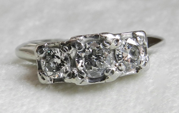 Mariage - Antique Engagement Ring .81 Ct tdw Old European Cut 18K White Gold Platinum Three Stone Diamond Ring 1920s Anniversary Ring