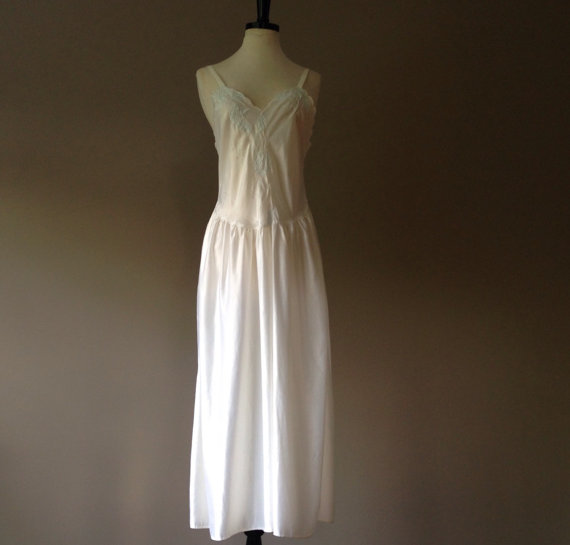 زفاف - Satin Nightgown Lingerie / by Barbizon / Size Medium / White Gown / Free Shipping 