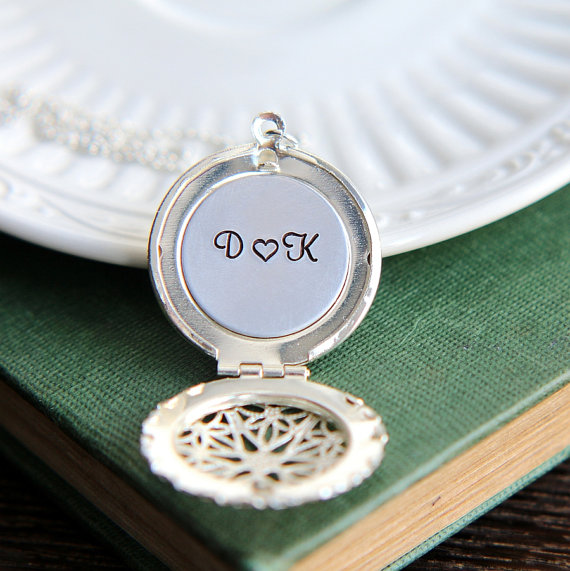 Свадьба - Personalized Locket, Locket Pendant, Personalized Locket Necklace, Locket necklace, Personalized Jewelry, Bridal Shower Gift,Initial Jewelry