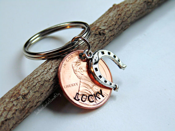 زفاف - Lucky Penny Horse Shoe Keychain - Jewelry - Hand Stamped - Personalized - Gift For Him Her - Good Luck - Graduation - Present  - New Job