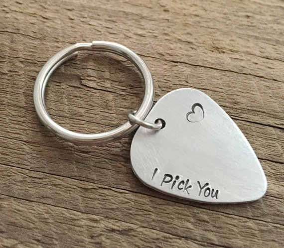 Mariage - I pick you, Keychain,Groomsmen Personalized keychain, couples Gift for couples, Guitar picks keychain personalized keychain Wedding keychain