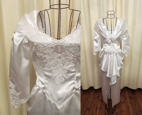 زفاف - Vintage 80s 90s Extra Small White Beaded Lace Long Sleeve Wedding Dress with Rose Floral Details