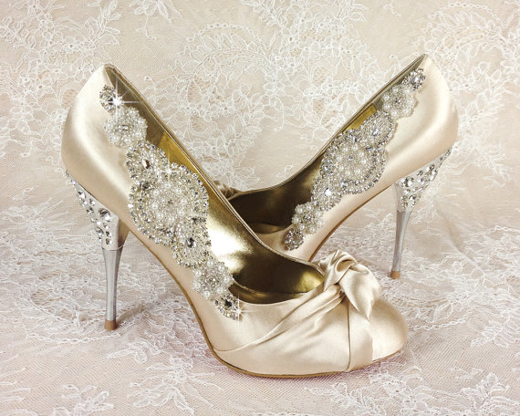 Hochzeit - Wedding Shoe Clips, Bridal Shoe Clip, Crystal Shoe clip, Rhinestone Shoe Clip, bridesmaids Shoe clips, Shoe embellishments
