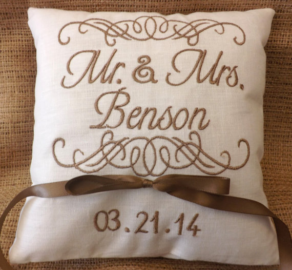 Mariage - Ring Bearer Pillow, ring bearer pillows, wedding pillow, ring pillow, Mr. & Mrs., custom, personalized, monogram, embroidered