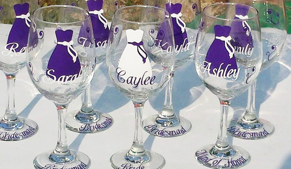 Hochzeit - Bridesmaid Wine Glasses-Gift Idea-Choose Your Colors and Quantity-Includes Name, Title and Date