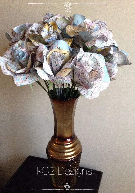 Mariage - Map paper roses. Set of paper roses. Wedding centerpiece. Bridal bouquet. YOUR COLORS. Map page flowers. Travel wedding. Book page.