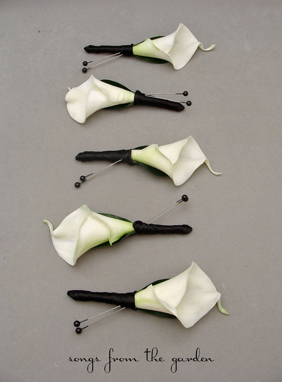 Mariage - Real Touch White Calla Lily Boutonnieres Groom Groomsmen Wedding Flower Package Black Ribbon - Customize for Your Wedding Colors