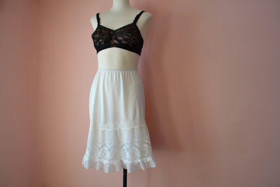 زفاف - Rockabilly Half Slip Skirt in White Vintage Lingerie Modern Size Small Medium - VL335