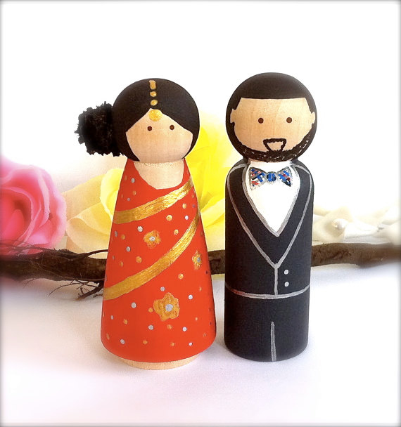 Свадьба - Ethnic Wedding Cake Toppers Indian Sari Bride and Groom Custom Wood Peg Dolls Peg People Keepsake Personalized CreativeButterflyXOX