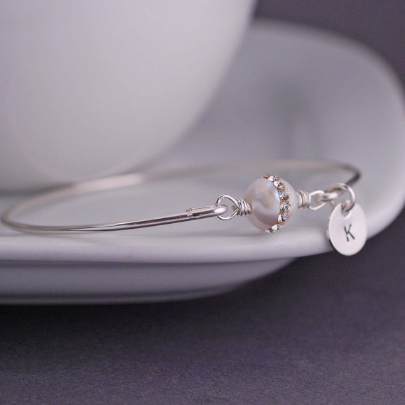 زفاف - Personalized Pearl Bracelet with Rhinestones, Rhinestone Pearl Bangle Bracelet, Sterling Silver Bridal Jewelry