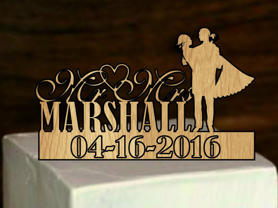 Mariage - rustic wedding cake topper, silhouette wedding cake topper, personalize wedding cake topper, bride and groom, monogram cake topper