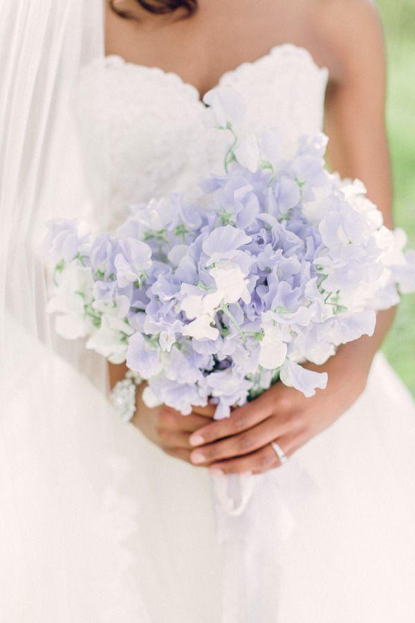 Mariage - 20 Single Bloom Bouquets We Love