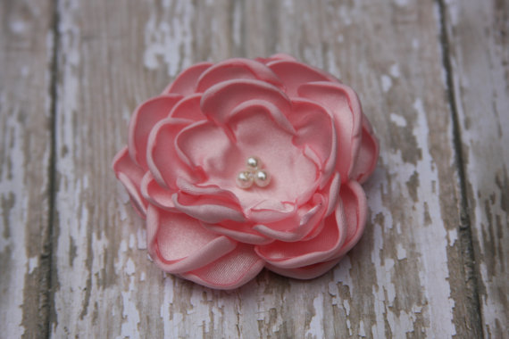 Hochzeit - Small Light Pink Satin Flower Hair Clip