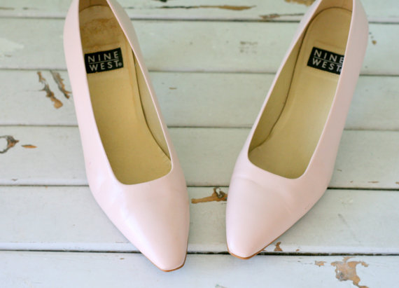 Hochzeit - Vintage PINK LEATHER Nine West Heels....size .5 womens....shoes. heels. pumps. nine west. fancy. pink heels. glam. party. wedding. designer